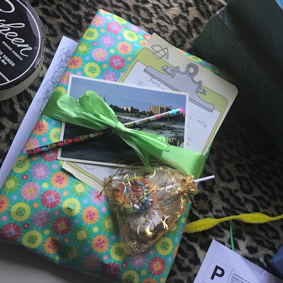 Hand Picked Fashion 🍓💫 - Picture 3 of 7